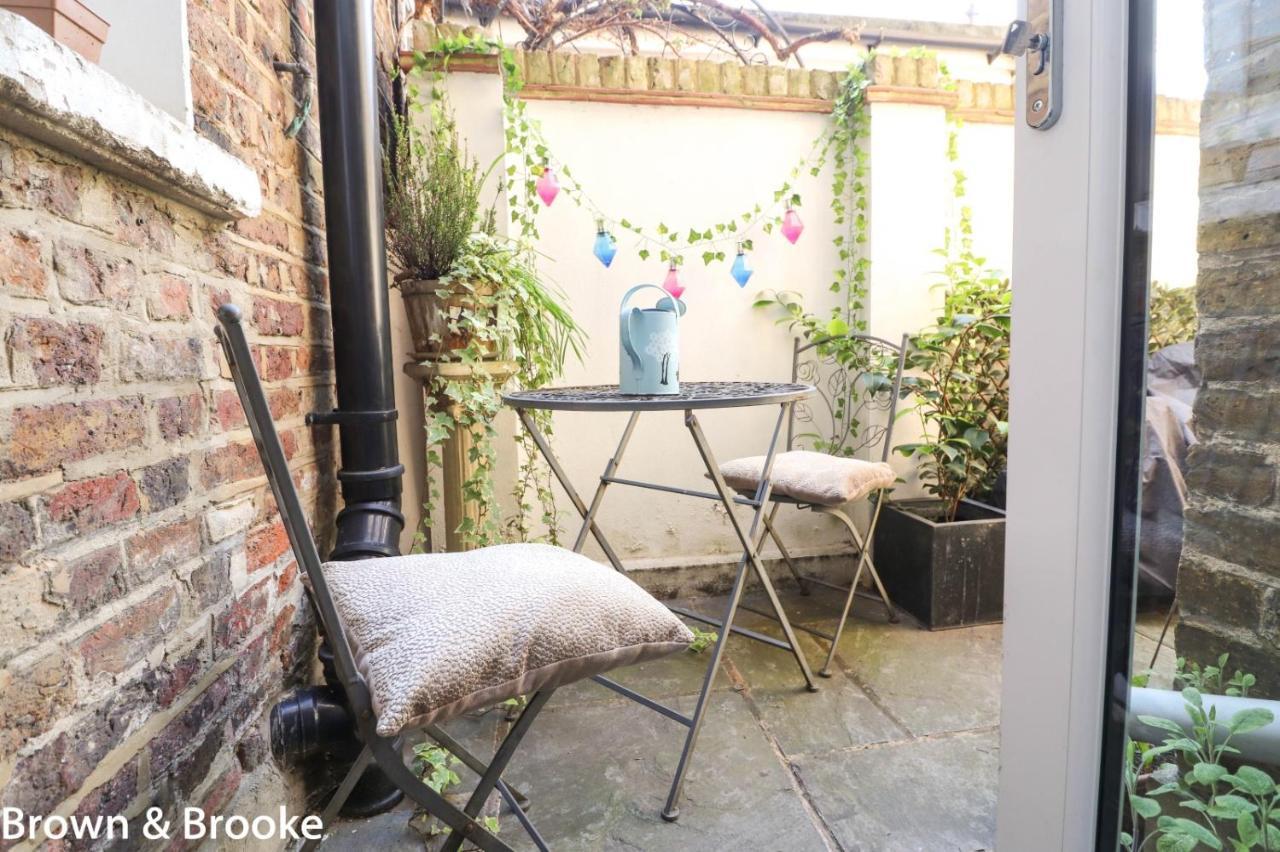 Villa Stylish & Spacious 3 Bed Victorian House Sleeps Up To 7 - Near O2, Museums, Excel, Mazehill Station 12 Mins Direct Into London Bridge Exterior foto